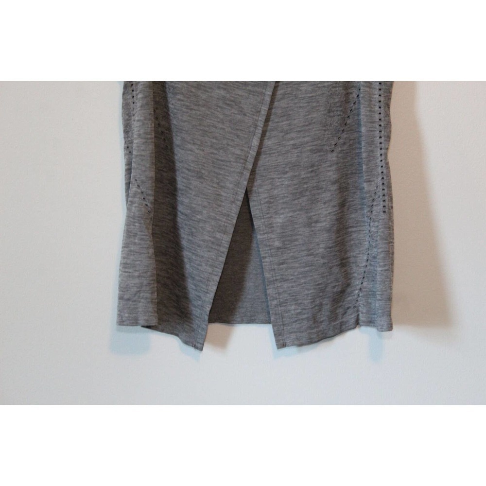 ✨2/$20 Athleta Foothill Athletic Perforated Tank Top Gray Size Small H14500 - Picture 9 of 11